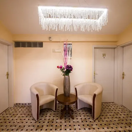 Ideal Hotel 2*